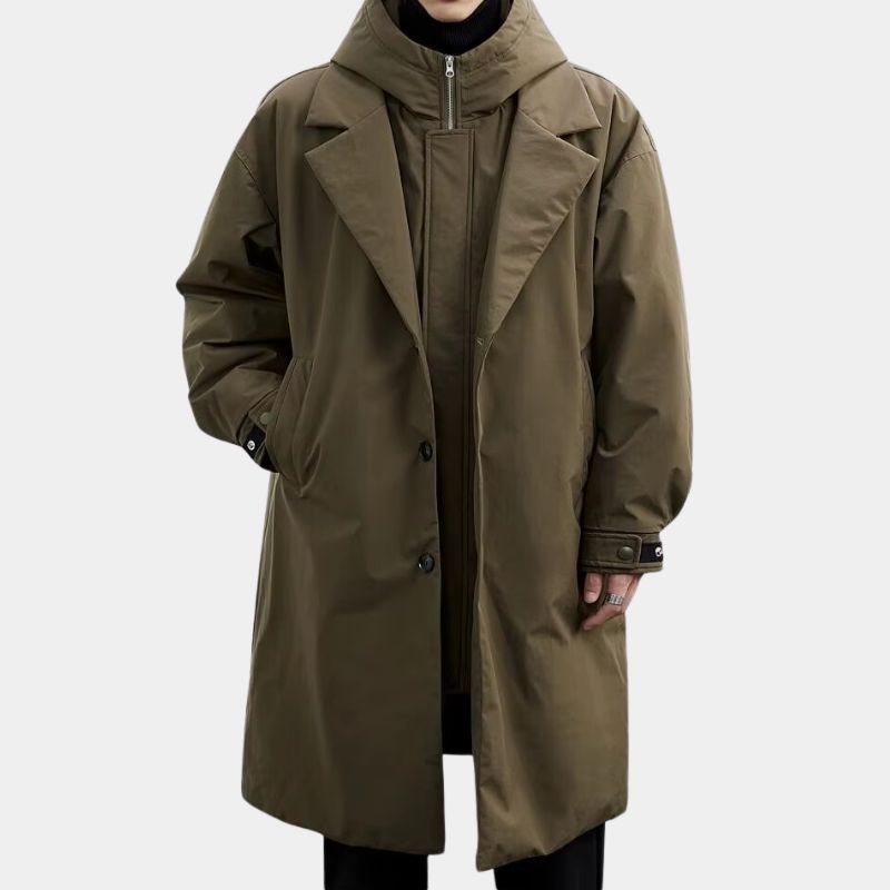 Närbild på grön herrtrenchcoat med krage och knappar