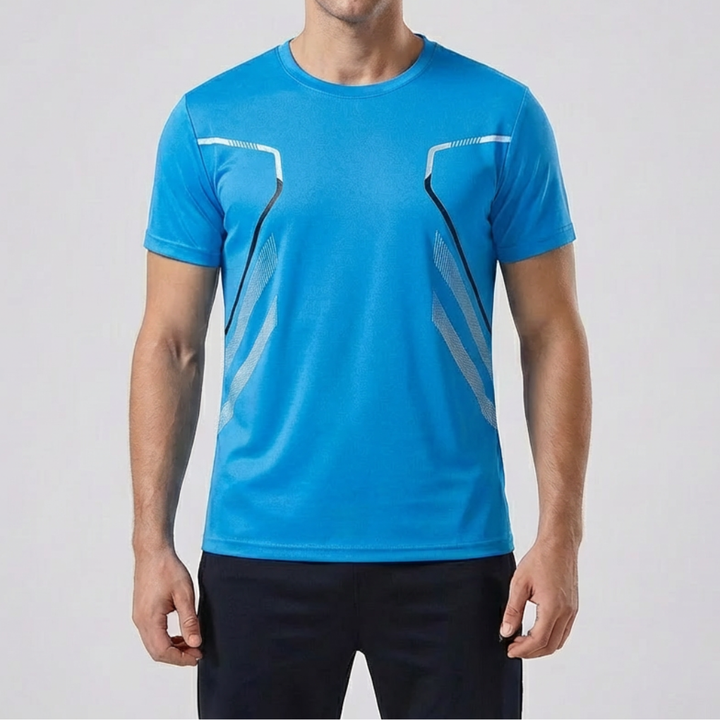 Blå andningsbar prestanda t-shirt för män mot neutral bakgrund