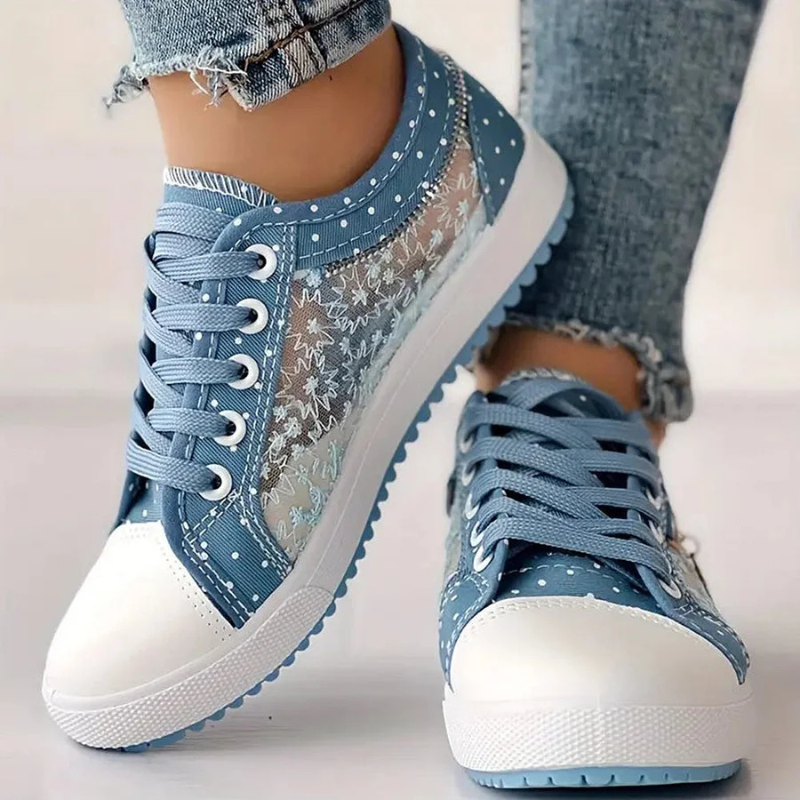Eleganta låga sneakers för dam med mönstrade spetsinslag framifrån
