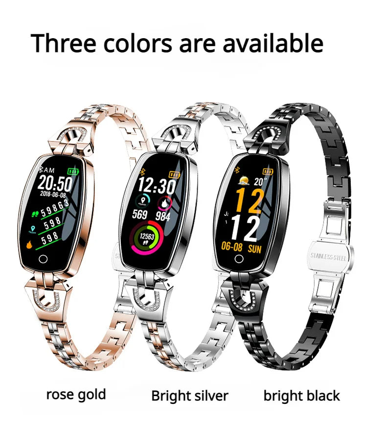 Trådlös laddare och smart fitness watch uppställda tillsammans