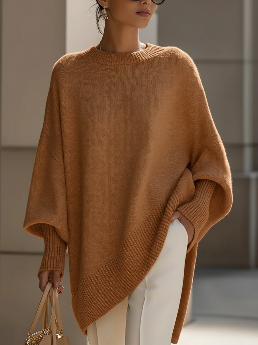 Modell som bär beige stickad damtröja utomhus
