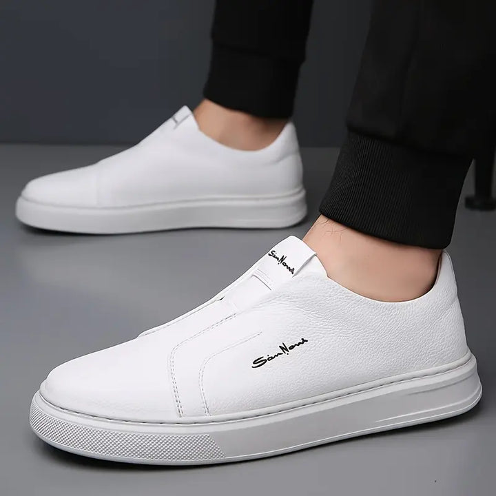 Lätta svarta slip-on sneakers för smidig användning