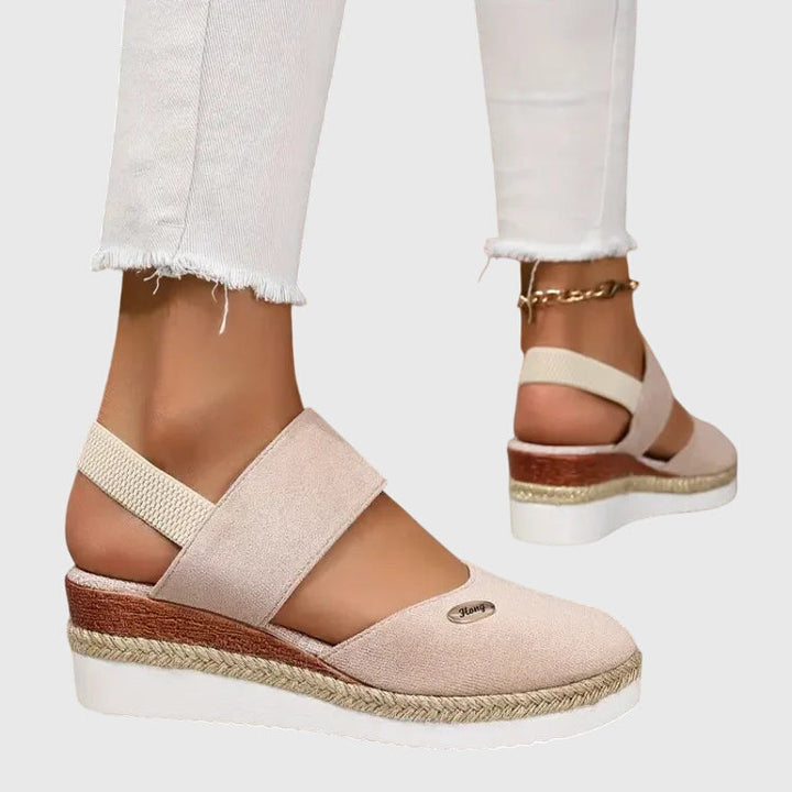 Trendiga och bekväma sandaler för kvinnor, modell Harriet för daglig användning.