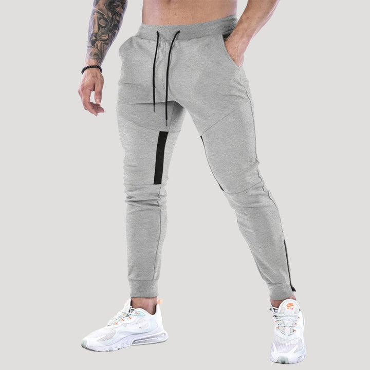 Snygga svarta mjukisbyxor för herr med dragkedja, slim fit modell för sportkläder och vardagsbyxor.