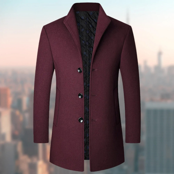 Elegant vinröd trenchcoat för herrar med lång modell och sidofickor