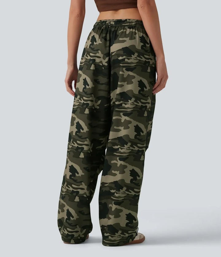 Trendiga dambyxor i baggy passform med militärlook
