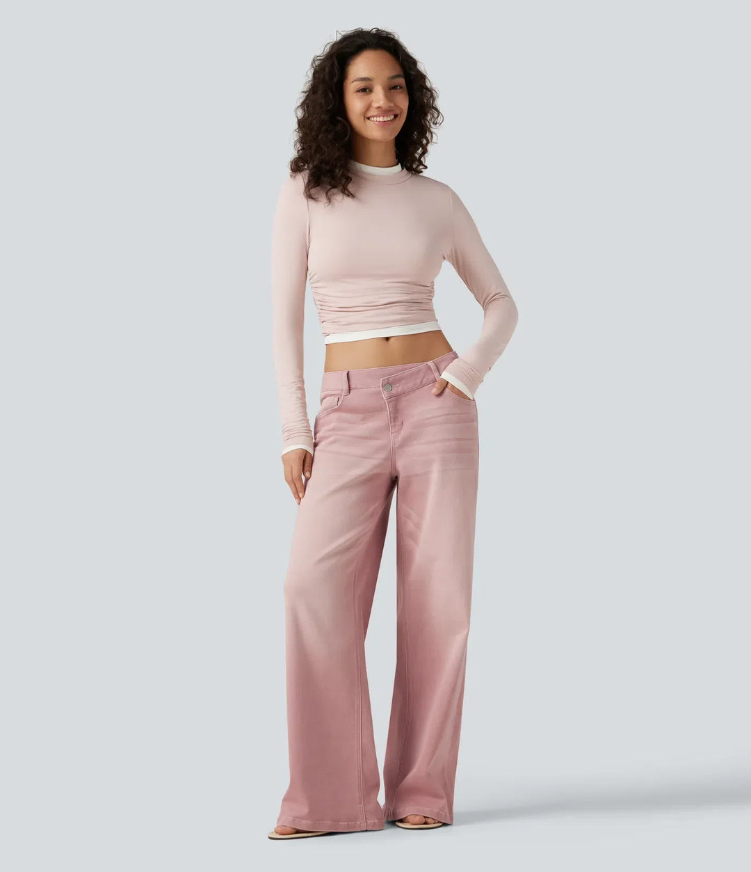 Moderna damkläder: trendiga jeans med låg midja