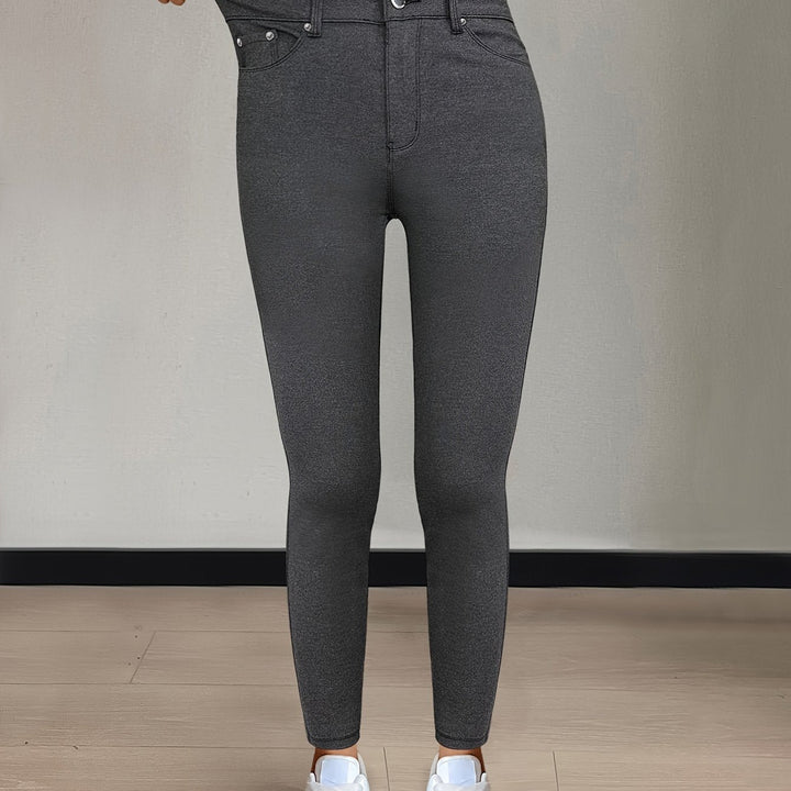 Frächa vita stretchjeans med slim fit silhuett bakifrån