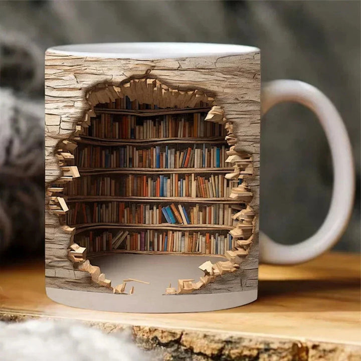 Beige 3D bokhylla keramisk mugg med detaljerat bokmotiv