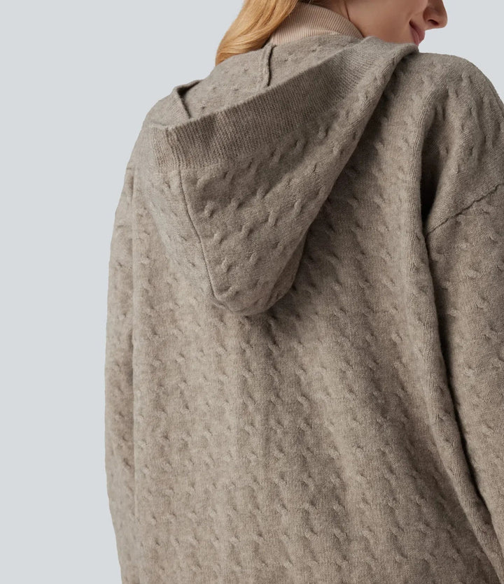 Grå stickad cardigan för dam med långa ärmar och praktisk huva