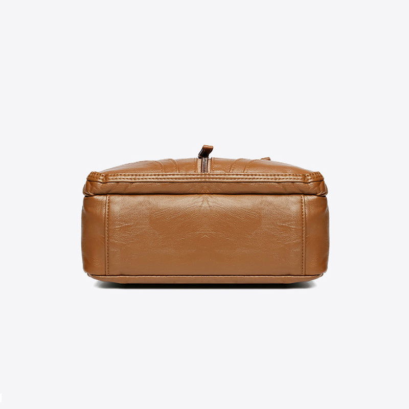 Stilren damväska i crossbody-modell som bärs över axeln