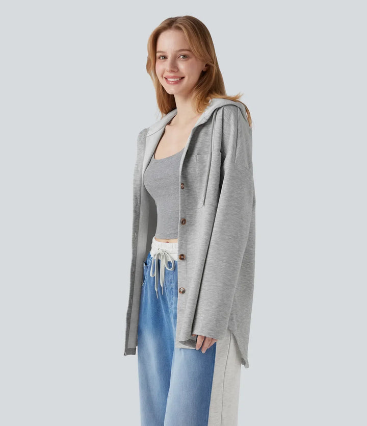 Närbild på dam sweatshirt med knäppning och huva i grått