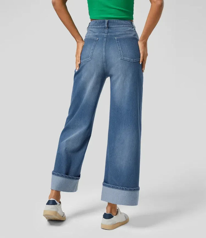 Baksidesvy av damjeans med hög midja och vida ben