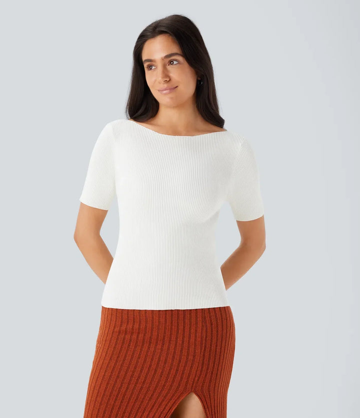 Modern damtröja med korta ärmar i en populär och stilren design