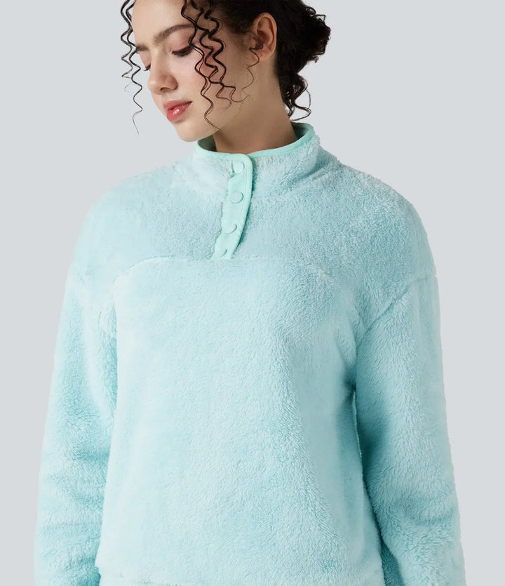 Snygg damtröja med höstmode-design och tryckknappar vid halsen