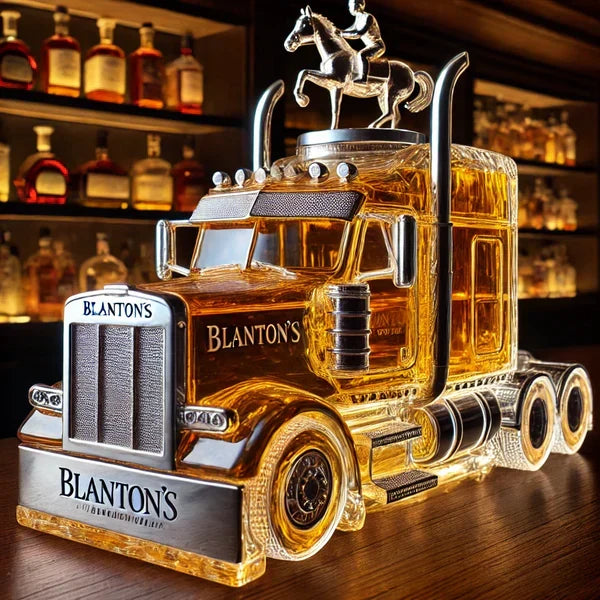 Stilren barinredning med unik whiskeyflaska i lastbilsdesign