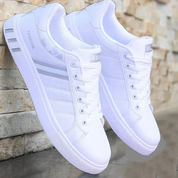 Smidiga vita sneakers för män med snörning