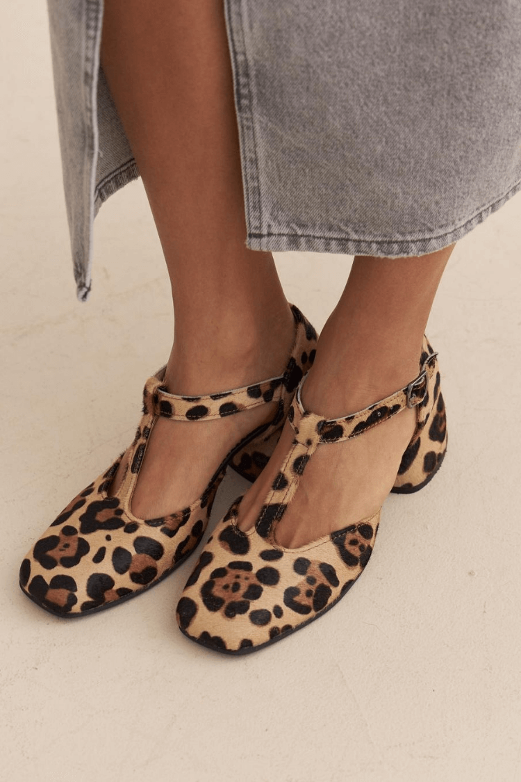 Dam leopardmönstrade T-rem block heels med fyrkantig tå sedda uppifrån