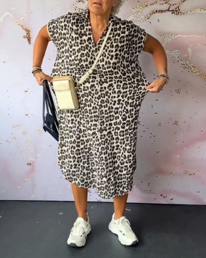 Damklänning med leopardtryck, V-ringning och korta ärmar