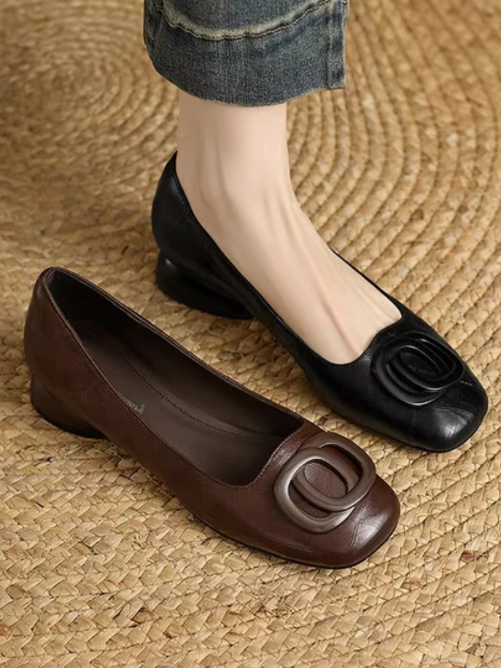 Svarta ballerinaskor med fyrkantig tå och elegant design för dam