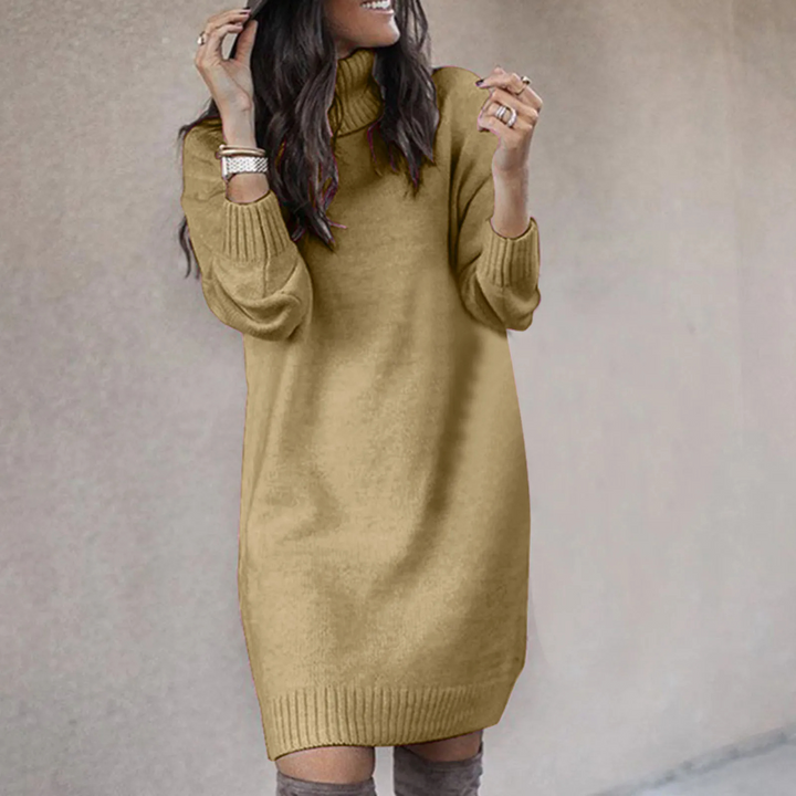 Kvinna i khaki stickad turtleneck-klänning för höst och vinter