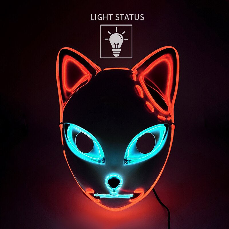 Modell som bär rosa led mask för halloween och maskerad