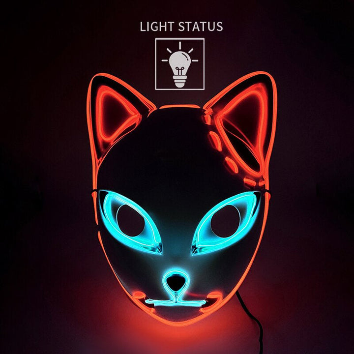 Modell som bär rosa led mask för halloween och maskerad