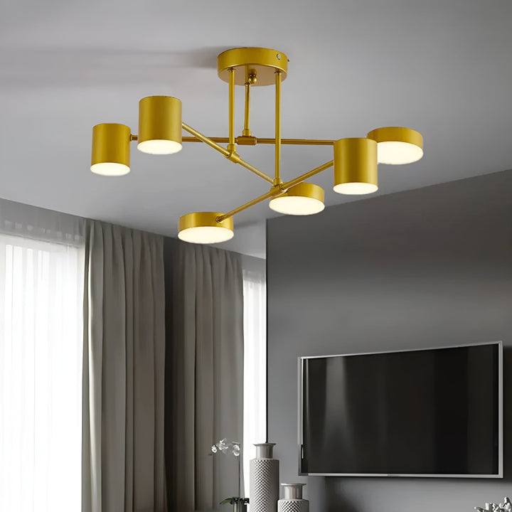 Modern guld LED-taklampa monterad i ett stilrent vardagsrum