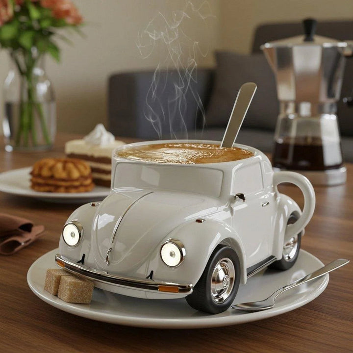 Färgglad kaffemugg i keramik med vintage bilmotiv och handtag