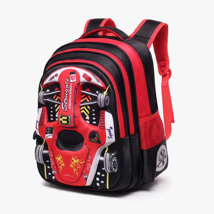Barn bär blå 3D-racerbil skolryggsäck i polyester, ergonomisk design för skola och lek.