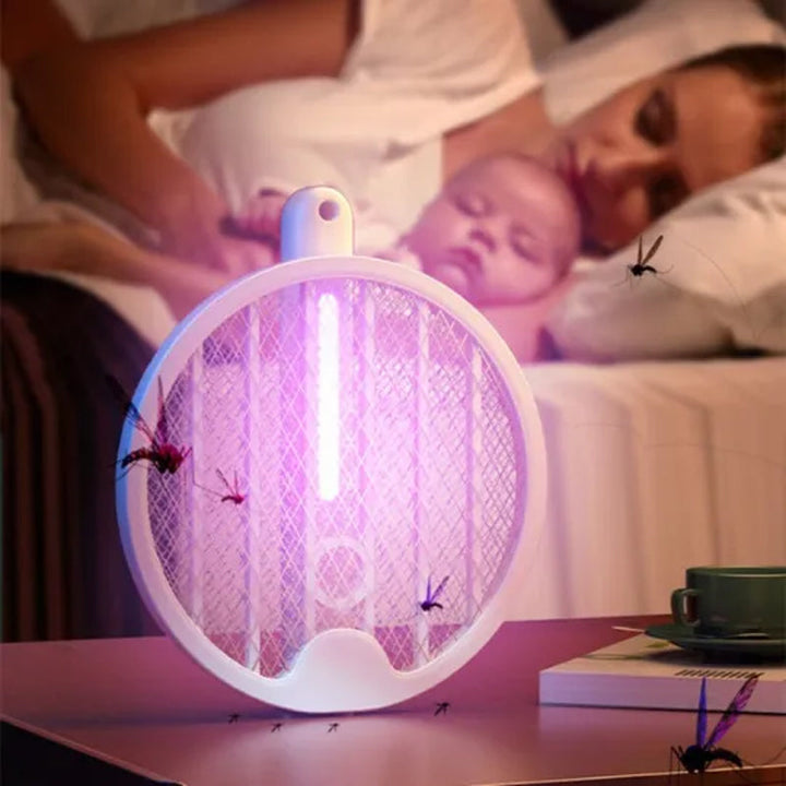 "4-i-1 elektronisk myggdödare med LED-ljus, väggmonterad och bärbar, i elegant svart design för effektiv myggkontroll."