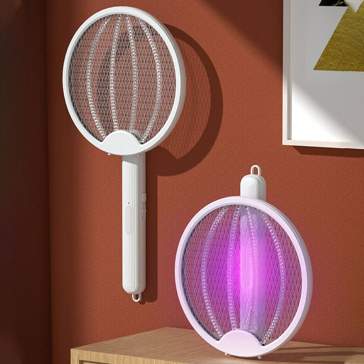 "4-i-1 elektronisk myggdödare med LED-ljus, väggmonterad och bärbar, i elegant svart design för effektiv myggkontroll."