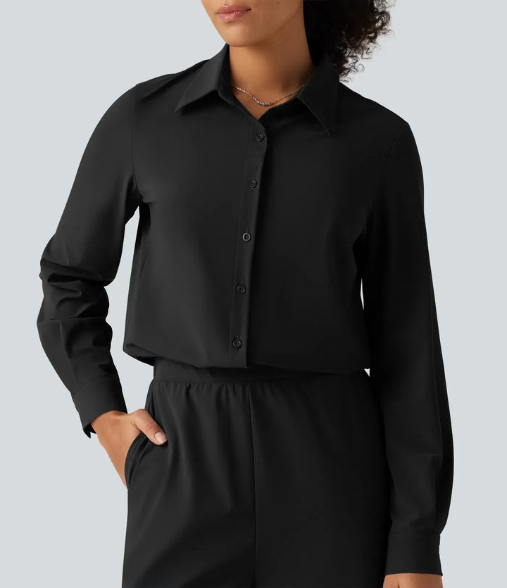 Svart långärmad jumpsuit för dam med knäppning fram och bröstfickor