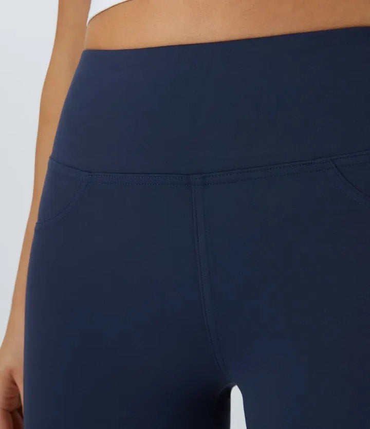 Högmidjade yogaleggings med utsvängda benslut och praktisk ficka
