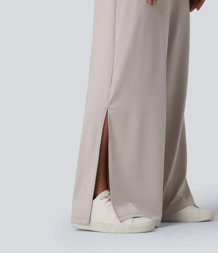Enaxlad modejumpsuit för dam som visar den snygga passformen