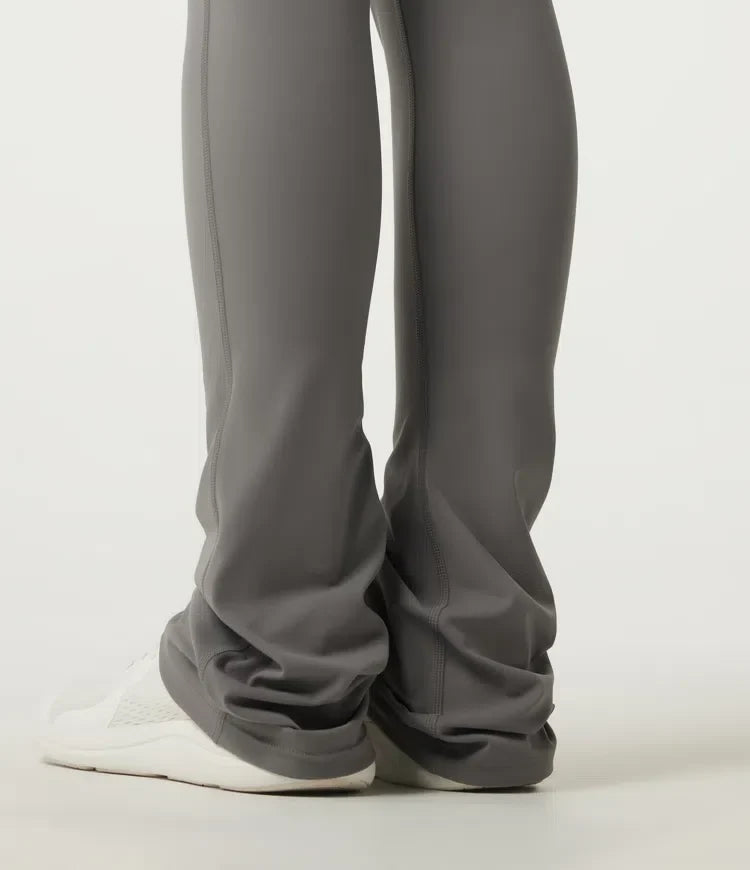 Sköna yogabyxor dam i bootcut-modell med funktionella sidofickor