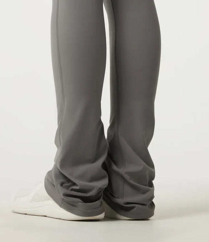 Sköna yogabyxor dam i bootcut-modell med funktionella sidofickor