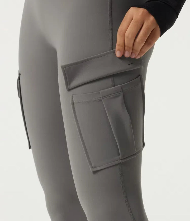 Högmidjade bootcut yogaleggings för dam med praktiska fickor