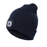 Laddbar led-beanie i marinblått med stark framlampa för utomhusaktiviteter