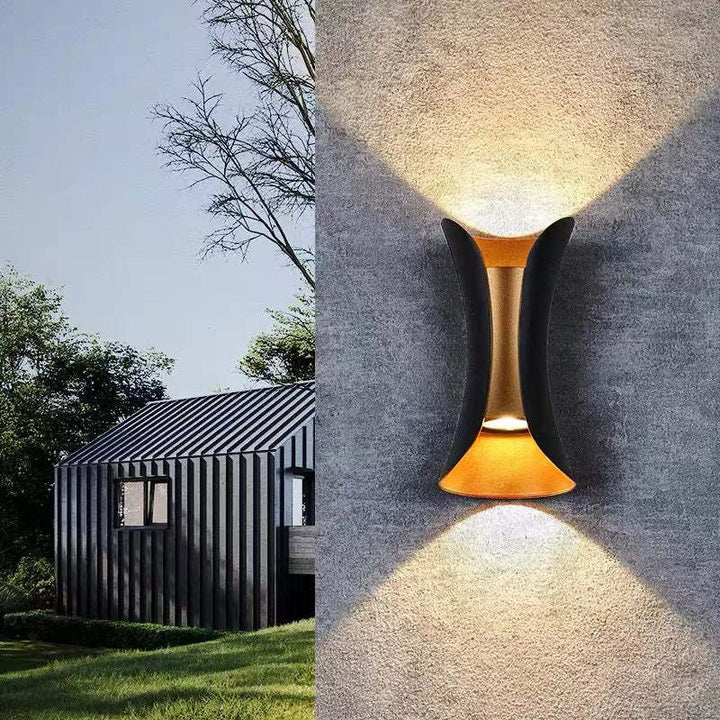 Komplett översikt av Arcora Curve LED väggarmatur för utomhusbruk