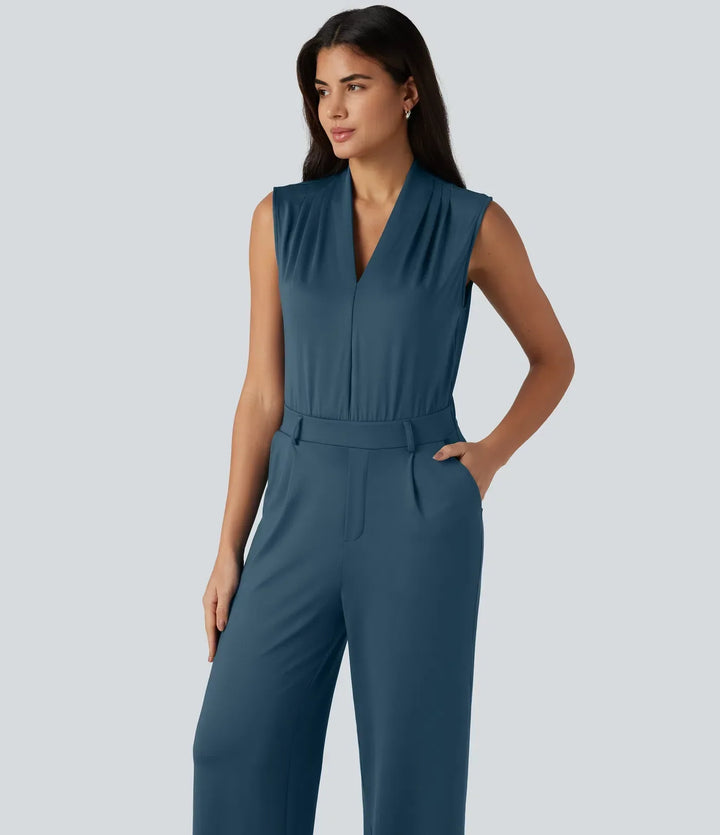 Modern damkläder i form av ärmlös jumpsuit med V-hals och skön passform