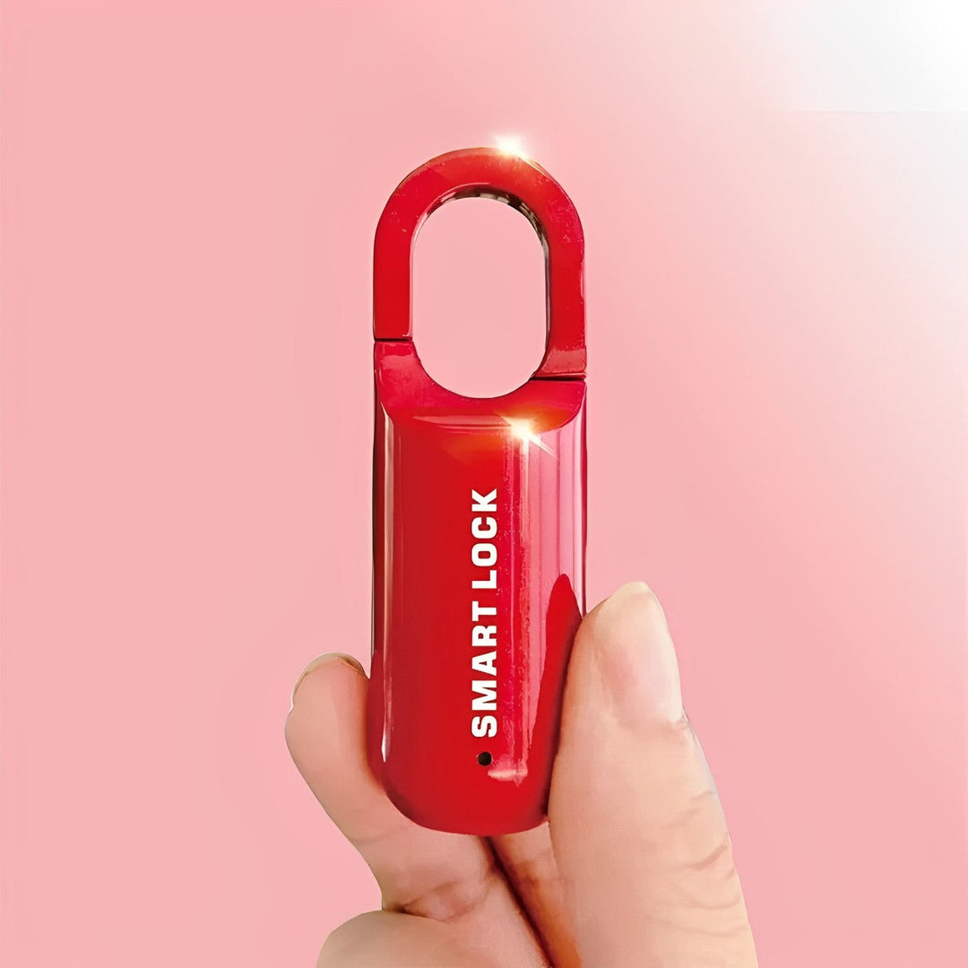 Rött smart fingeravtryckslås som hålls i handen
