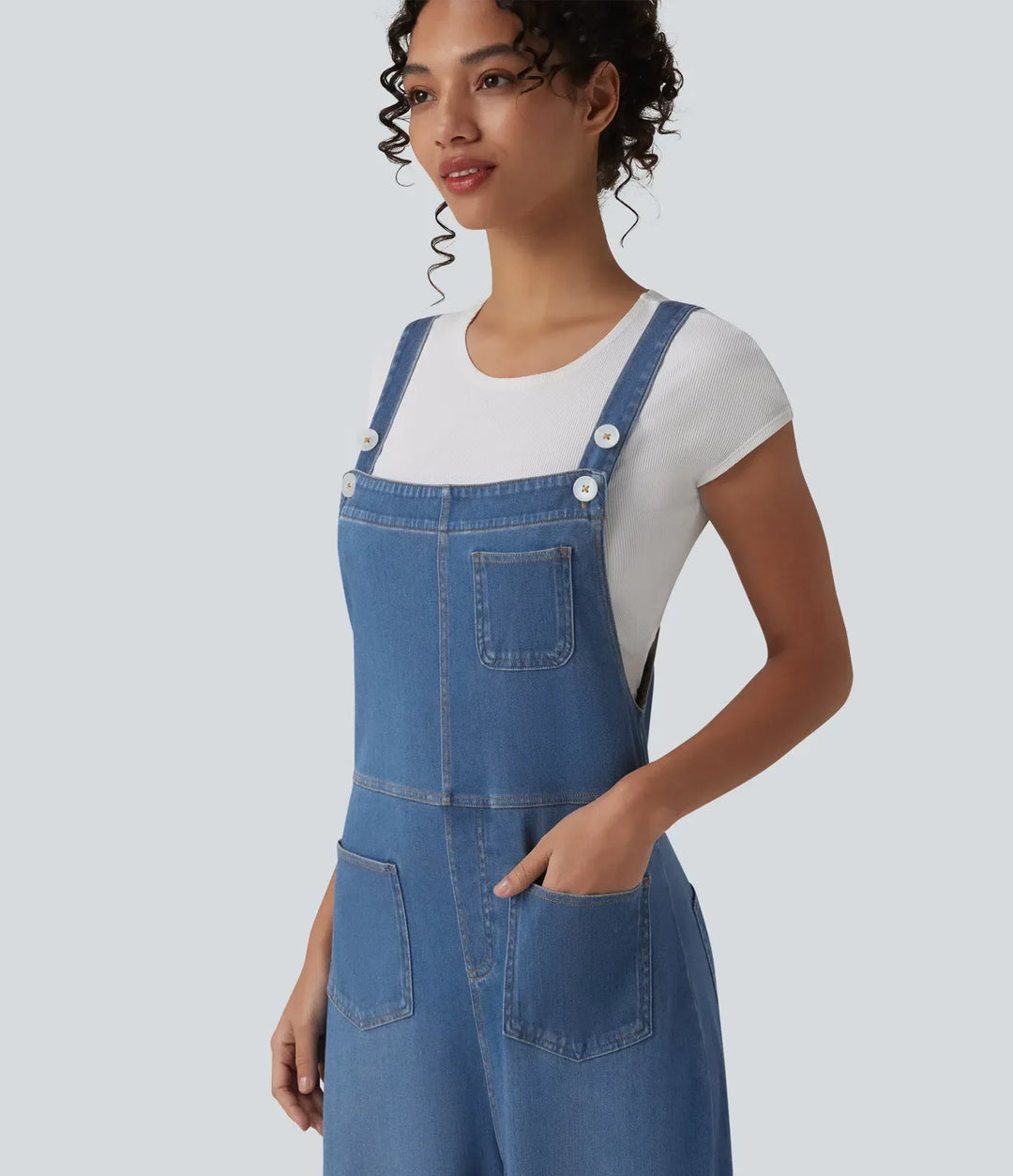 Baggy damoverall i vardagsstil med praktiska fickor bakifrån