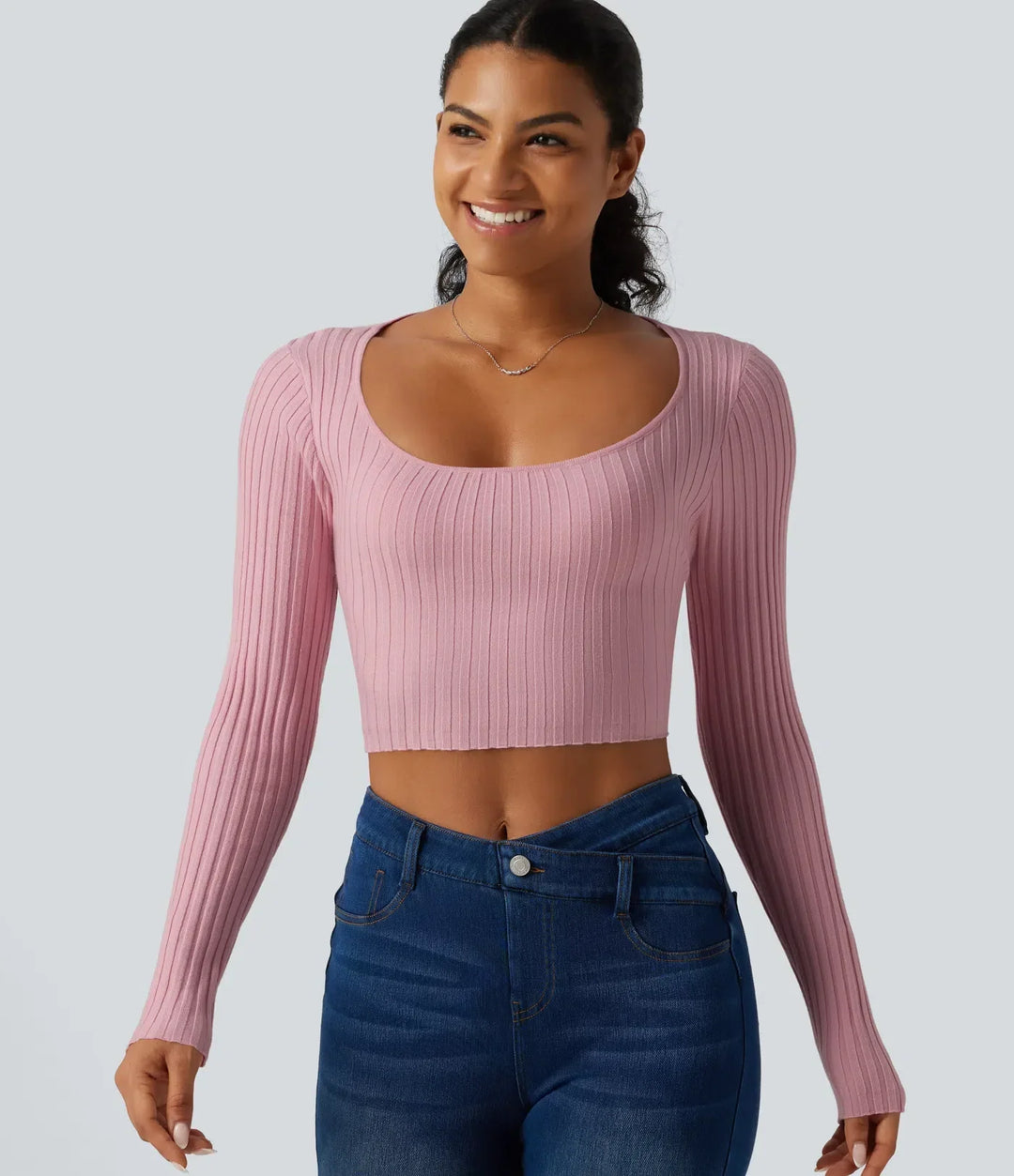 Långärmad rosa crop top med feminin knytdetalj i ryggen