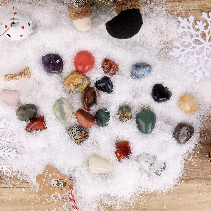 Pedagogisk geologi adventskalender som visar färgstarka kristaller och stenar