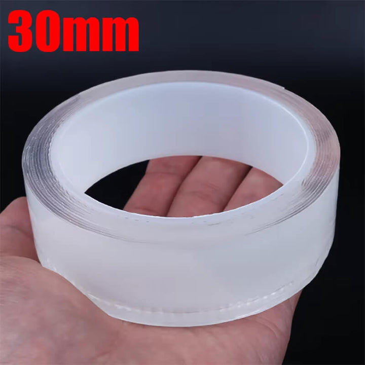 Rulle med 30 mm transparent slitageskyddstejp för bil i hand