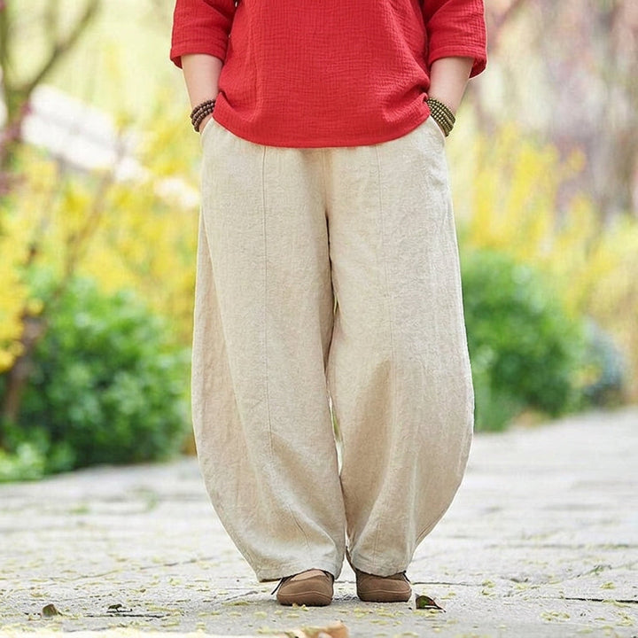 Snygga och bekväma plus size byxor för dam med rymlig passform och fickor