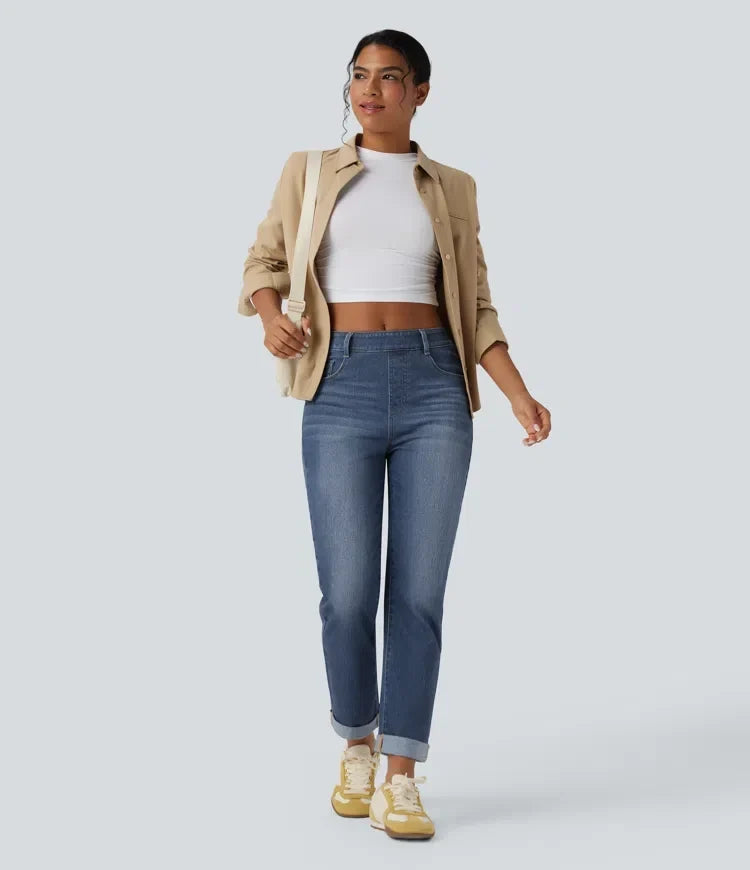 Damkläder - Snygg modell i högmidjade jeans med vit topp och jacka