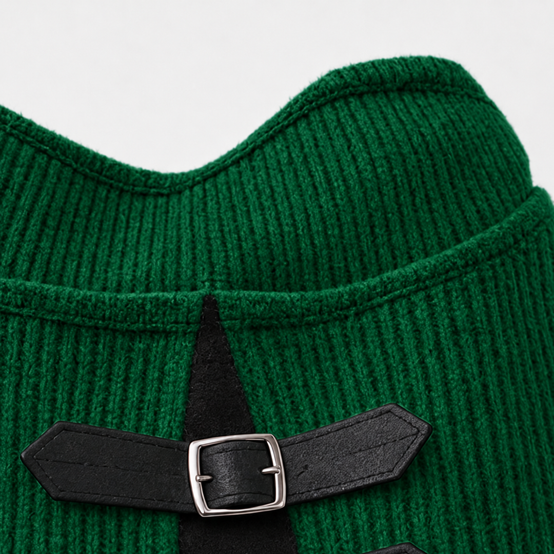 Mörk långärmad midiklänning med markerad midja för höstmode och vintermode