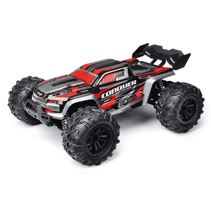 Närbild på monstertruckens fjädring och robusta chassi för offroad